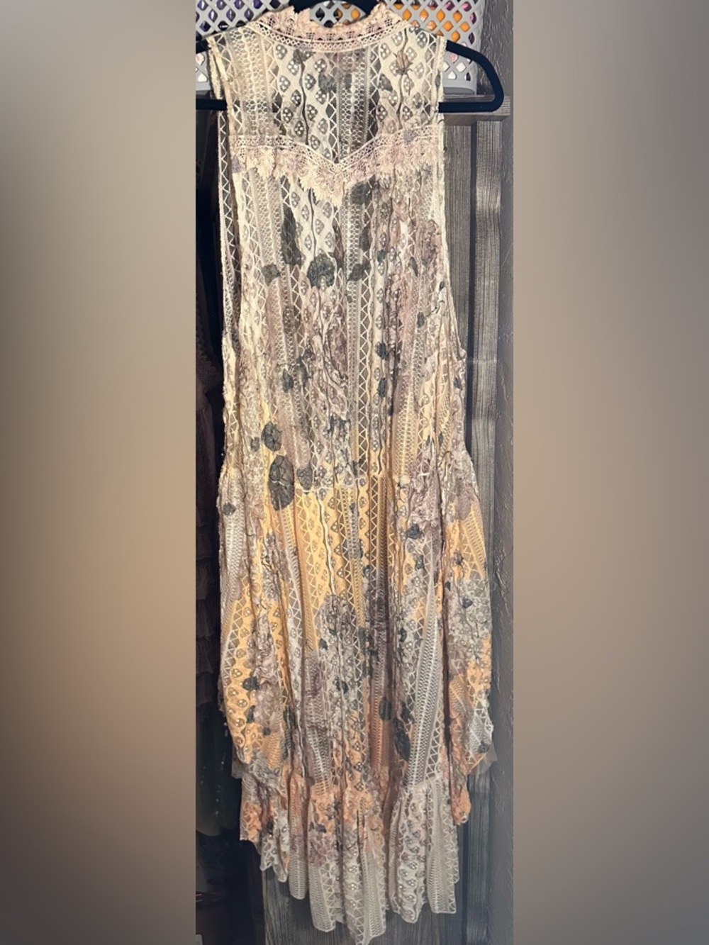Origami Sheer Lace vest in cream, yellow and mocha with floral design - Picture 4 of 4